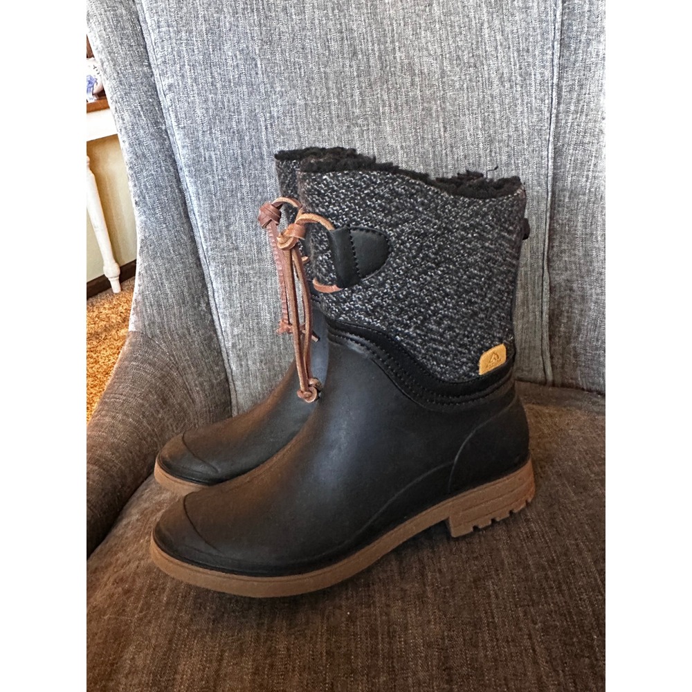 Kamik rain boots, insulated. Women's size 6